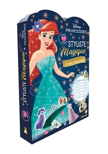 Disney Princesses Styliste magique - Soirée enchantée. Ce coffret contient : 1 livre de 32 pages ; Plus de 60 stickers ; Plus de 200 strass ; 6 petits crayons ; 2 pochoirs ; 8 motifs à décalquer